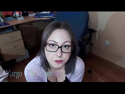 ❤️ Σέξι κορίτσι με γυαλιά πιπιλίζει Dildo βαθιά στην κάμερα ❤ Πόρνο ❤