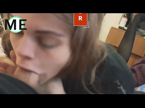 ❤️ Πούτσος στο λαιμό της, σκισμένο καλσόν και σκισμένα τακούνια ❤ Πόρνο ❤